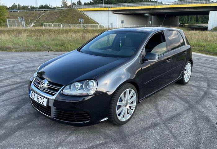 Volkswagen Golf R32