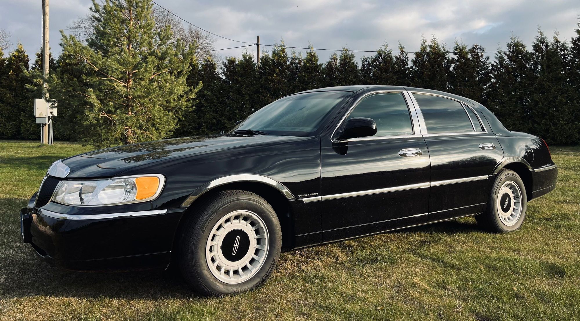 1997 Lincoln Town Car – €8,900 | Bucketlist – enthusiast car marketplace