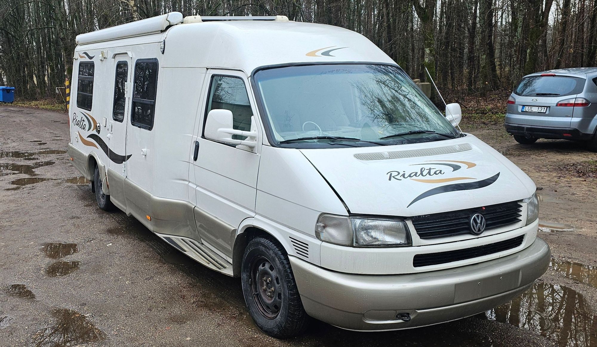 2000 Winnebago Rialta – €14,000 | Bucketlist – enthusiast car marketplace