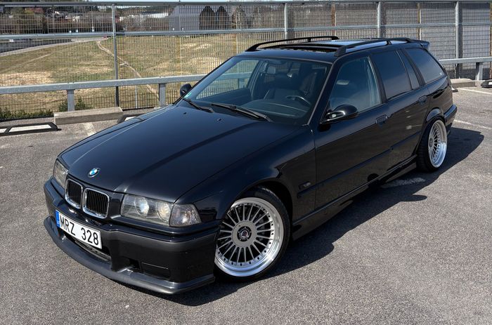 BMW 328i