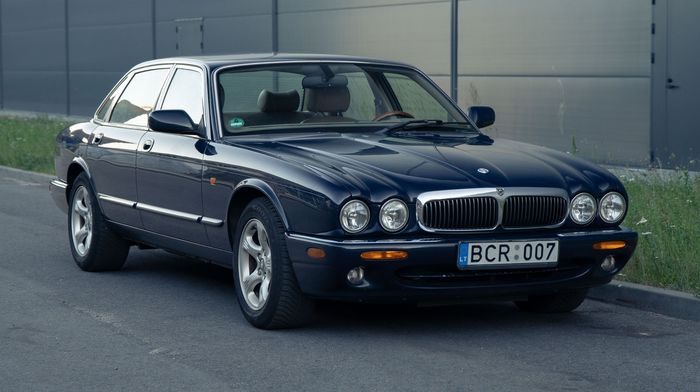 Jaguar XJ
