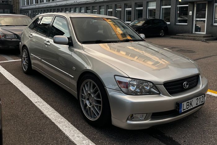 Lexus IS200 SportCross