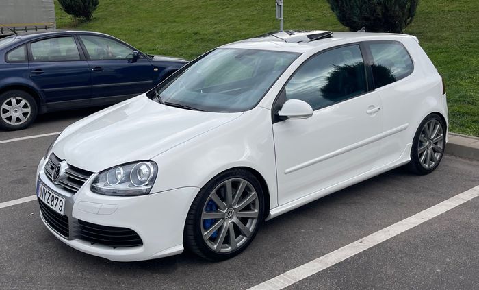 Volkswagen Golf R32