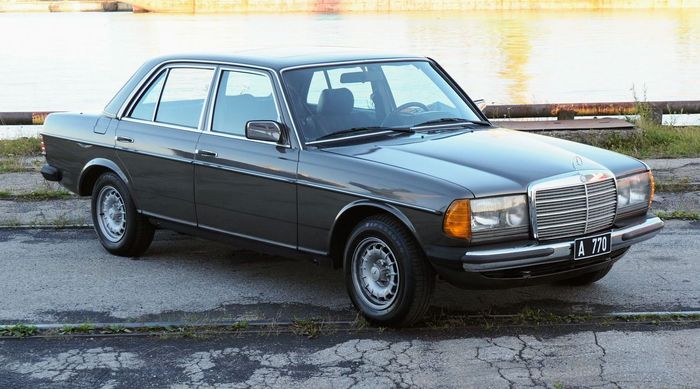 Mercedes-Benz 230 E