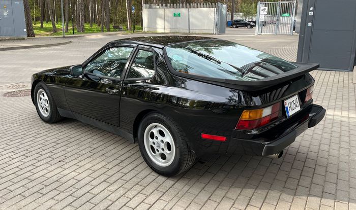Porsche 944