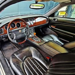 Jaguar XKR