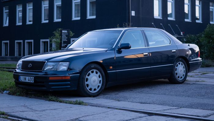 Lexus LS 400
