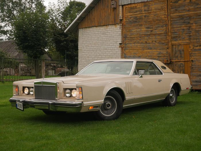 Lincoln Continental Mark V