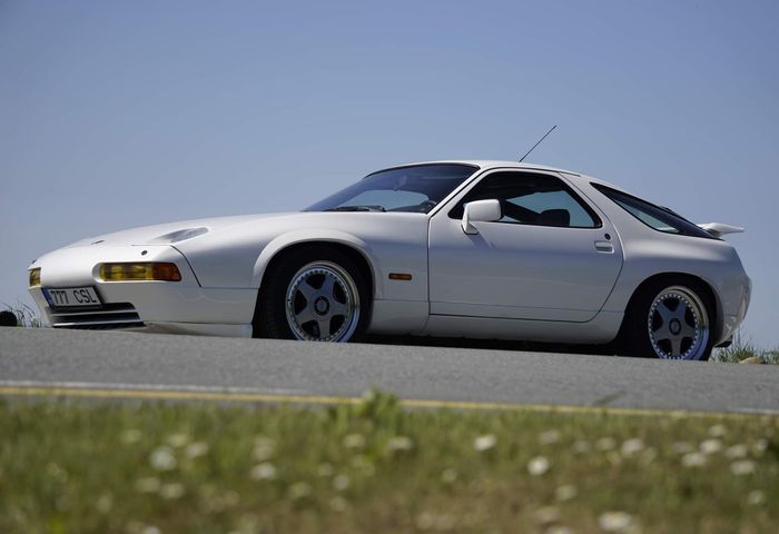 Porsche 928 S4