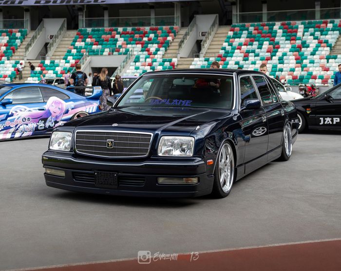 Toyota Century G50