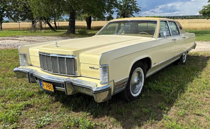 Lincoln Continental Town Car